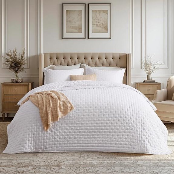 Bedsure Queen Comforter with Clover Pattern